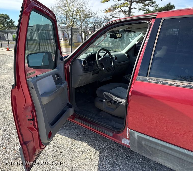 image for item HI9365 2004 Ford Expedition SUV