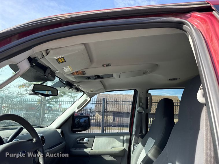 image for item HI9365 2004 Ford Expedition SUV