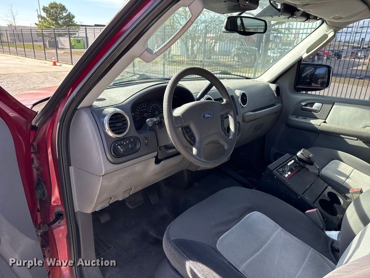 image for item HI9365 2004 Ford Expedition SUV