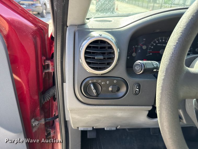 image for item HI9365 2004 Ford Expedition SUV