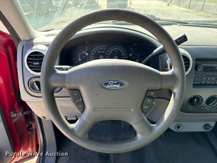 image for item HI9365 2004 Ford Expedition SUV