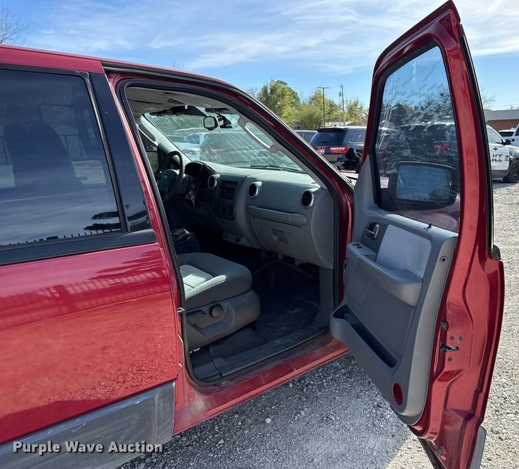 image for item HI9365 2004 Ford Expedition SUV