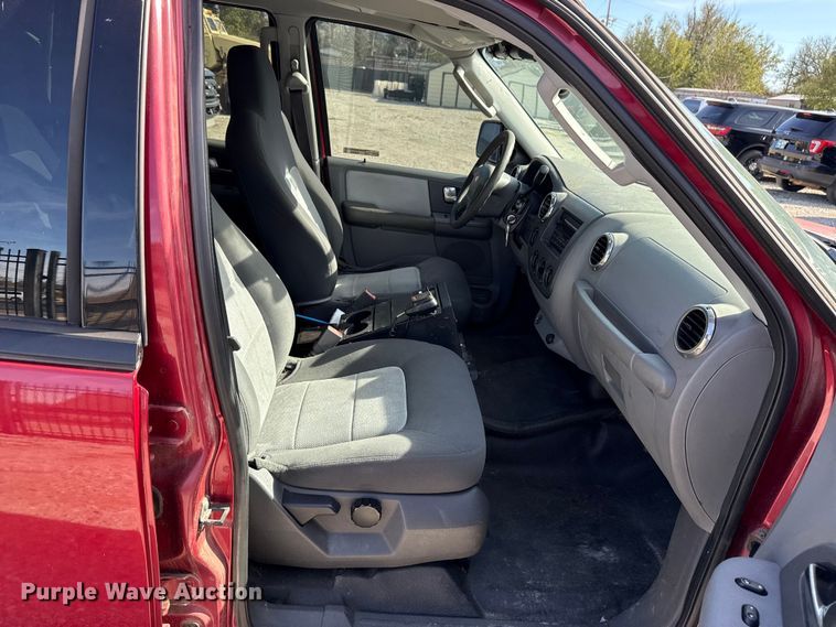 image for item HI9365 2004 Ford Expedition SUV