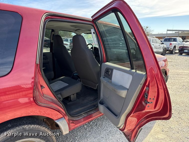 image for item HI9365 2004 Ford Expedition SUV