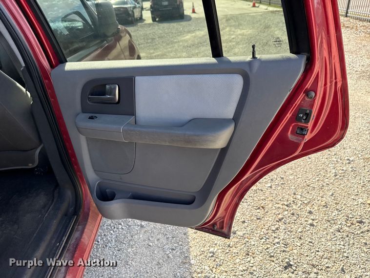 image for item HI9365 2004 Ford Expedition SUV