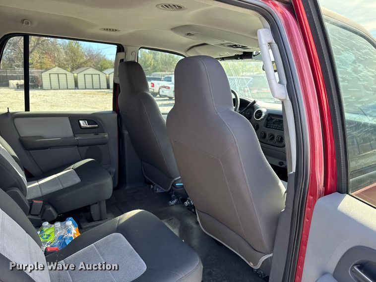 image for item HI9365 2004 Ford Expedition SUV