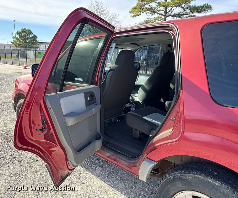 image for item HI9365 2004 Ford Expedition SUV