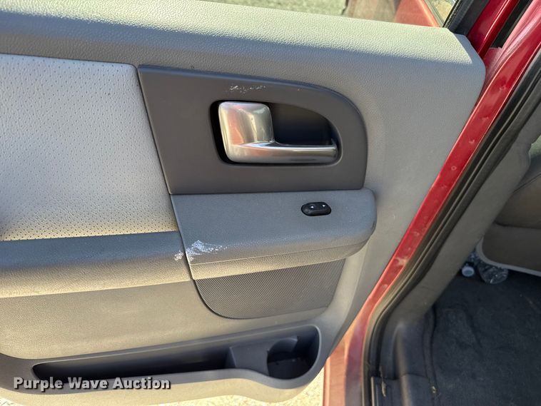 image for item HI9365 2004 Ford Expedition SUV
