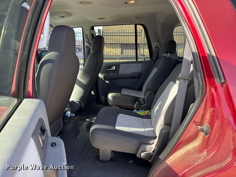 image for item HI9365 2004 Ford Expedition SUV