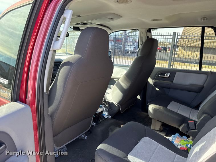 image for item HI9365 2004 Ford Expedition SUV