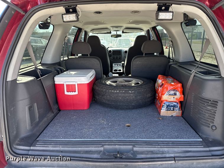 image for item HI9365 2004 Ford Expedition SUV