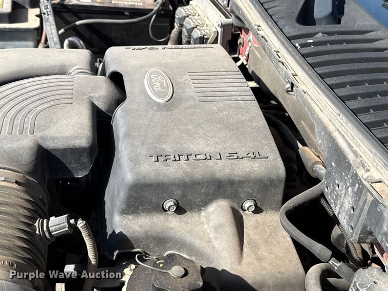 image for item HI9365 2004 Ford Expedition SUV