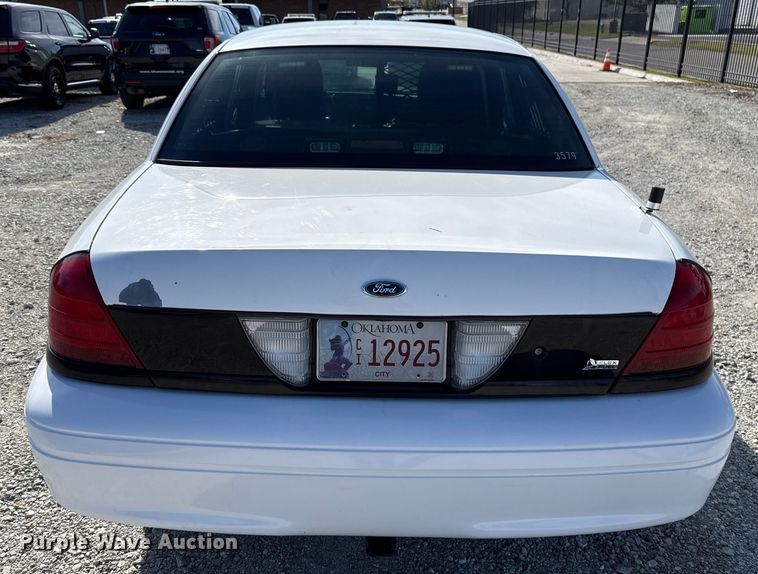 image for item HI9366 2011 Ford Crown Victoria Police Interceptor 