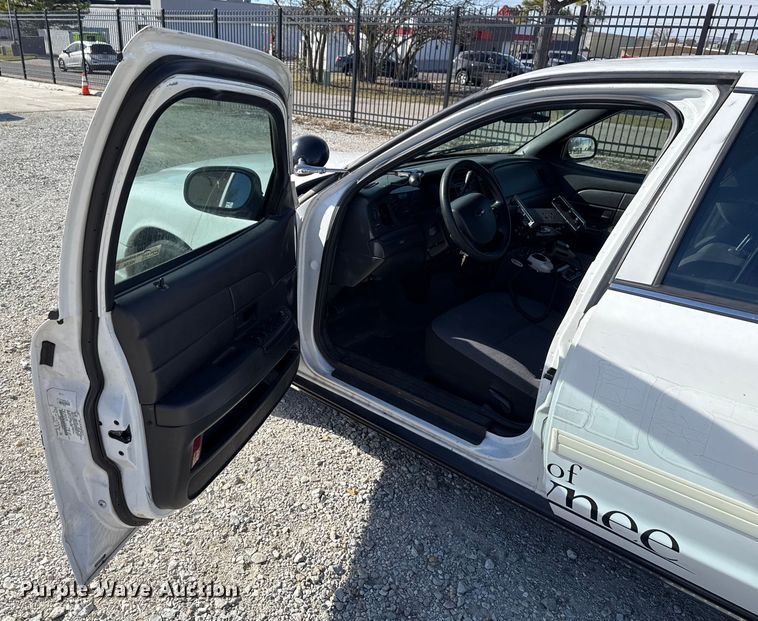 image for item HI9366 2011 Ford Crown Victoria Police Interceptor 