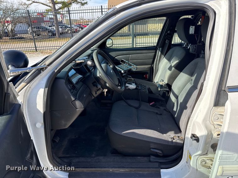 image for item HI9366 2011 Ford Crown Victoria Police Interceptor 