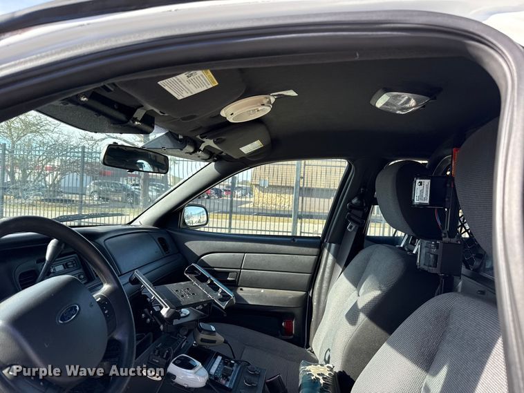 image for item HI9366 2011 Ford Crown Victoria Police Interceptor 