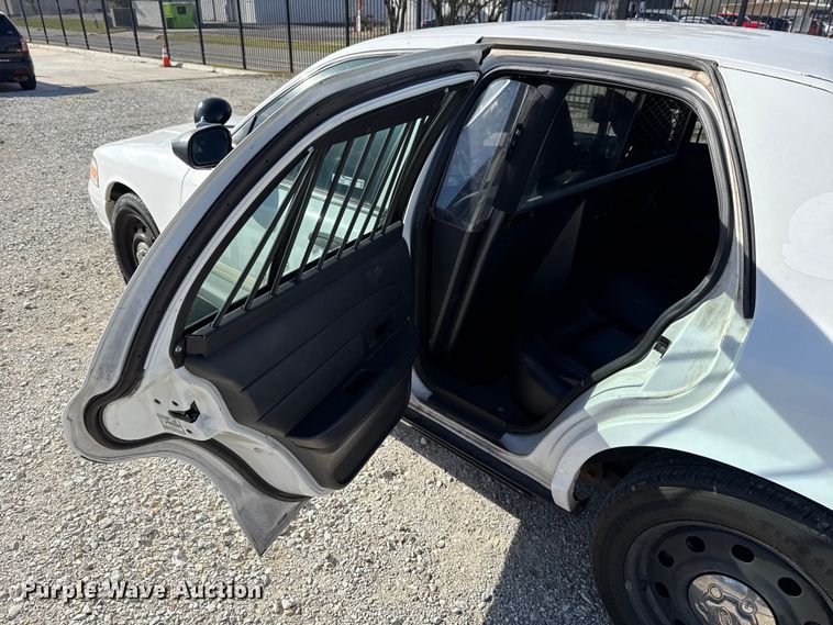 image for item HI9366 2011 Ford Crown Victoria Police Interceptor 