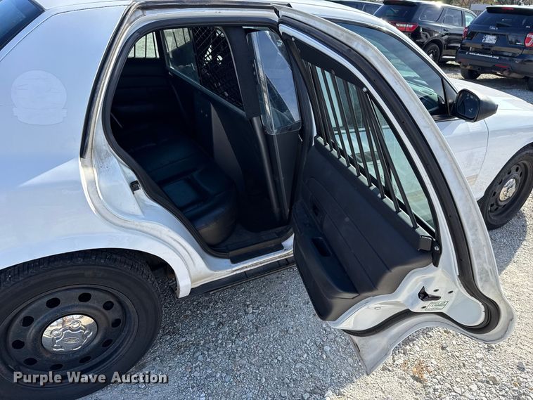 image for item HI9366 2011 Ford Crown Victoria Police Interceptor 