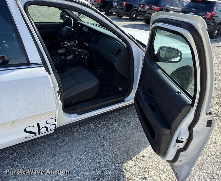 image for item HI9366 2011 Ford Crown Victoria Police Interceptor 