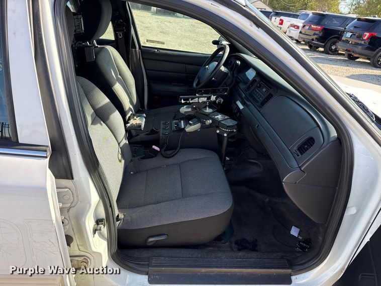 image for item HI9366 2011 Ford Crown Victoria Police Interceptor 