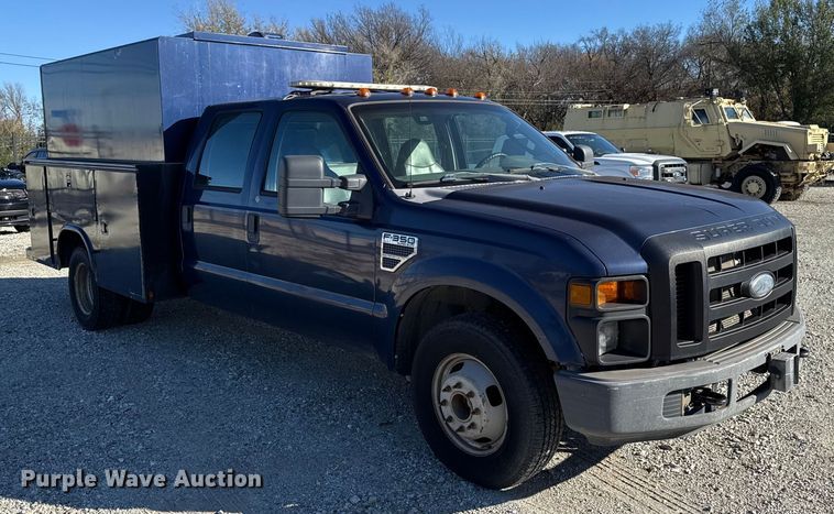 image for item HI9374 2008 Ford F350 Super Duty Crew Cab utility bed pickup truck