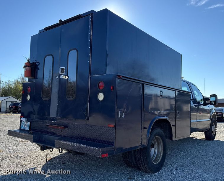 image for item HI9374 2008 Ford F350 Super Duty Crew Cab utility bed pickup truck