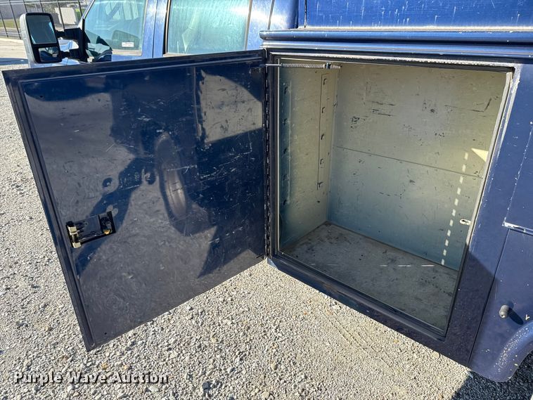 image for item HI9374 2008 Ford F350 Super Duty Crew Cab utility bed pickup truck