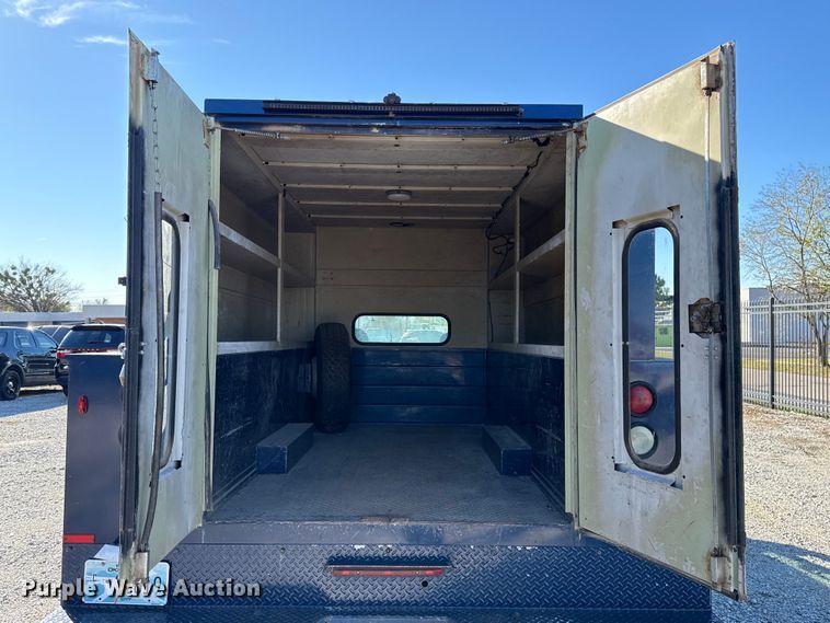 image for item HI9374 2008 Ford F350 Super Duty Crew Cab utility bed pickup truck