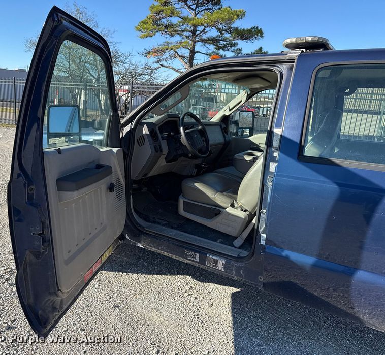 image for item HI9374 2008 Ford F350 Super Duty Crew Cab utility bed pickup truck