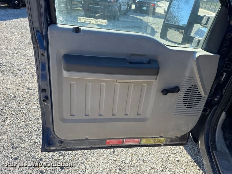 image for item HI9374 2008 Ford F350 Super Duty Crew Cab utility bed pickup truck