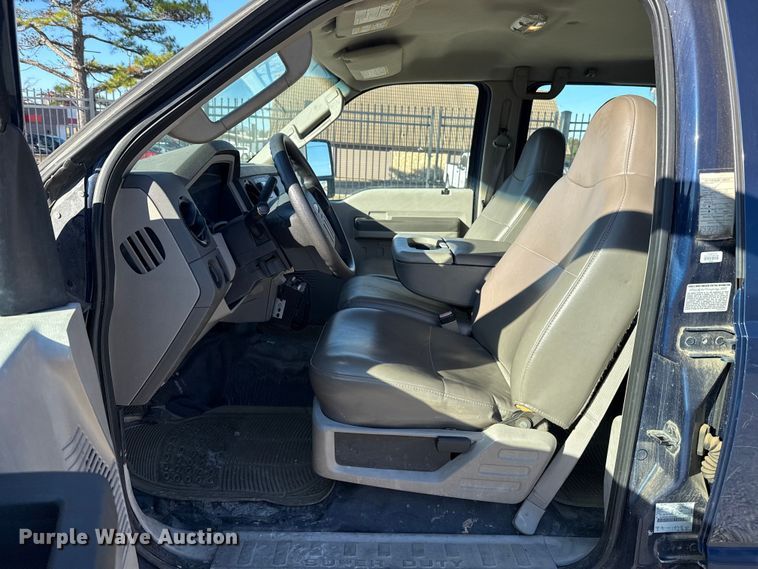 image for item HI9374 2008 Ford F350 Super Duty Crew Cab utility bed pickup truck