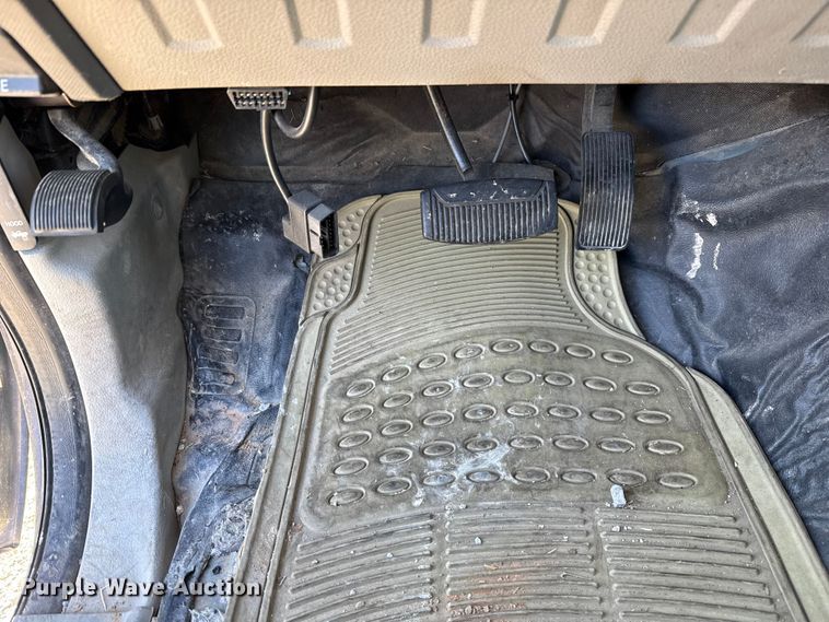 image for item HI9374 2008 Ford F350 Super Duty Crew Cab utility bed pickup truck