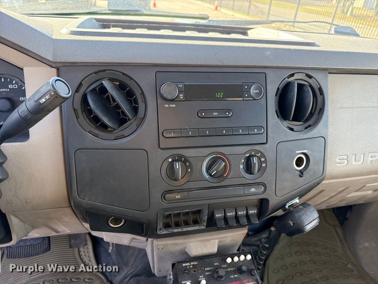 image for item HI9374 2008 Ford F350 Super Duty Crew Cab utility bed pickup truck