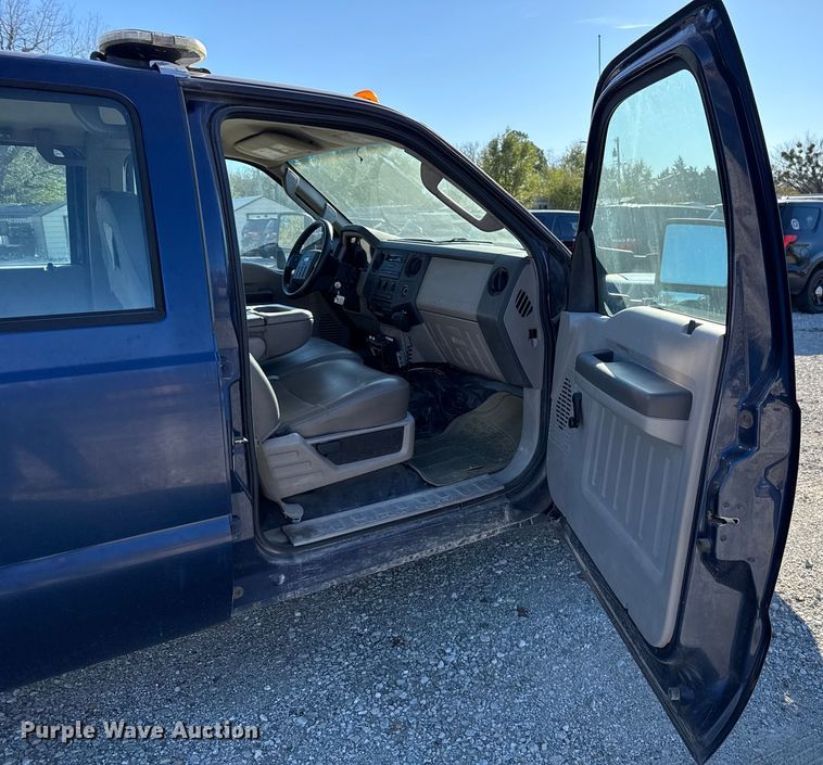 image for item HI9374 2008 Ford F350 Super Duty Crew Cab utility bed pickup truck