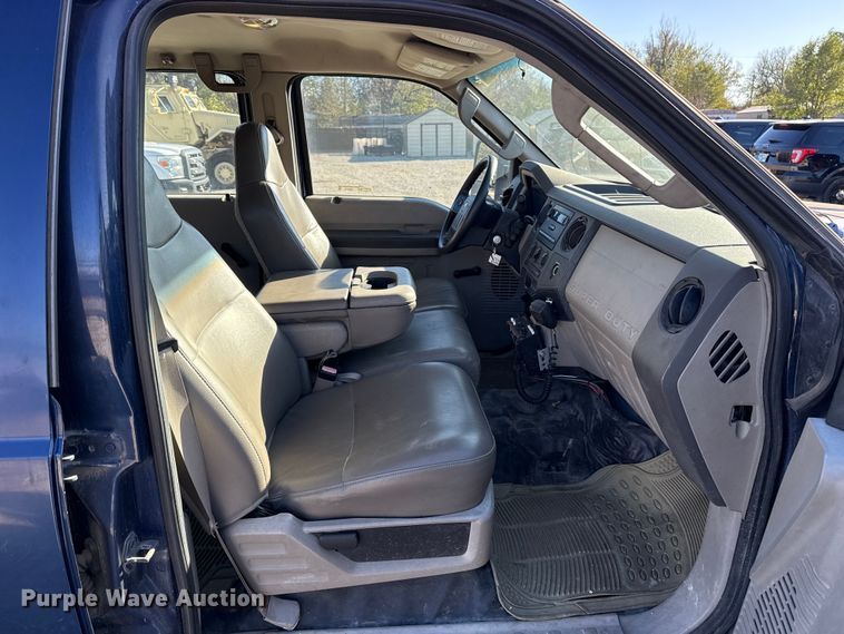 image for item HI9374 2008 Ford F350 Super Duty Crew Cab utility bed pickup truck