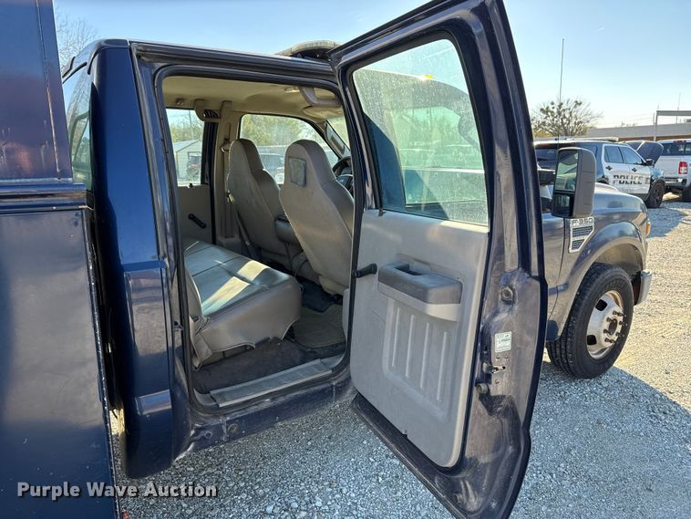 image for item HI9374 2008 Ford F350 Super Duty Crew Cab utility bed pickup truck