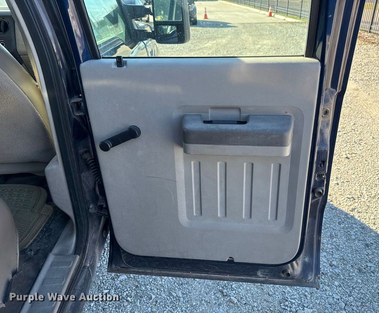 image for item HI9374 2008 Ford F350 Super Duty Crew Cab utility bed pickup truck