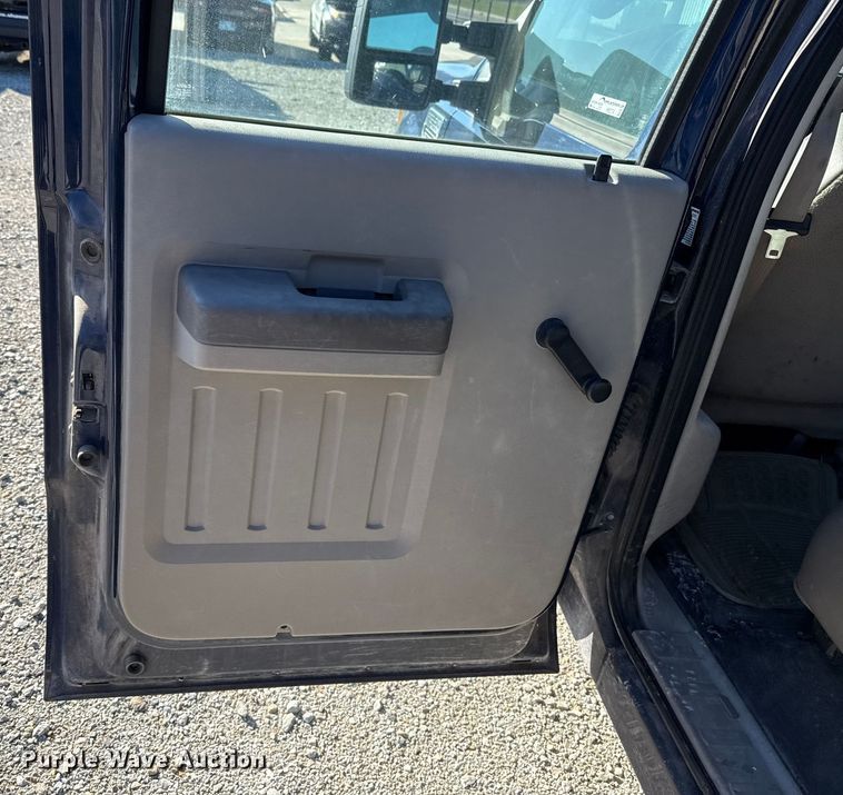 image for item HI9374 2008 Ford F350 Super Duty Crew Cab utility bed pickup truck