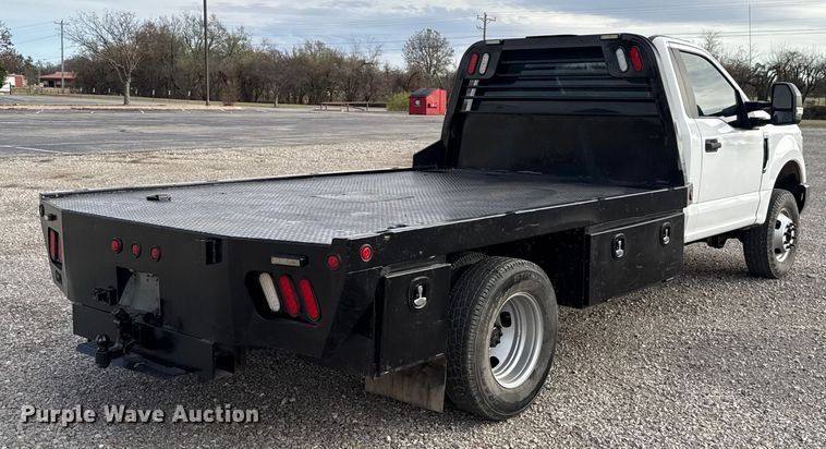 image for item HI9377 2017 Ford F350 Super Duty XL flatbed pickup truck