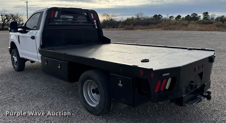 image for item HI9377 2017 Ford F350 Super Duty XL flatbed pickup truck