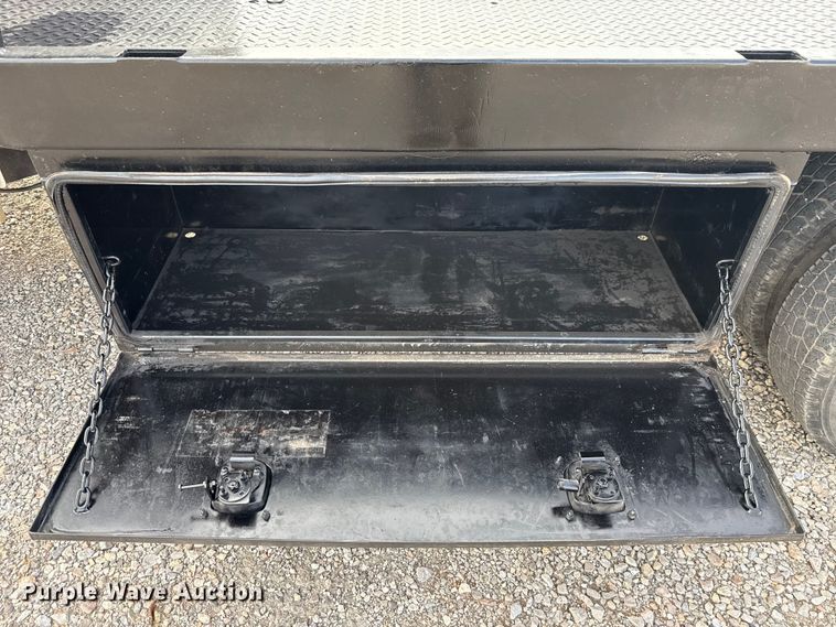 image for item HI9377 2017 Ford F350 Super Duty XL flatbed pickup truck