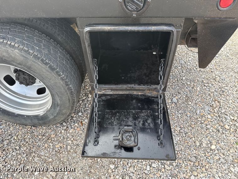 image for item HI9377 2017 Ford F350 Super Duty XL flatbed pickup truck