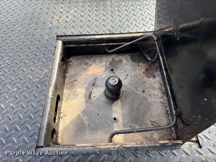 image for item HI9377 2017 Ford F350 Super Duty XL flatbed pickup truck