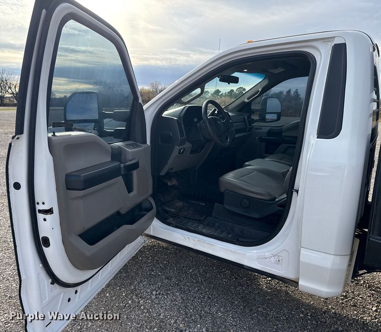 image for item HI9377 2017 Ford F350 Super Duty XL flatbed pickup truck