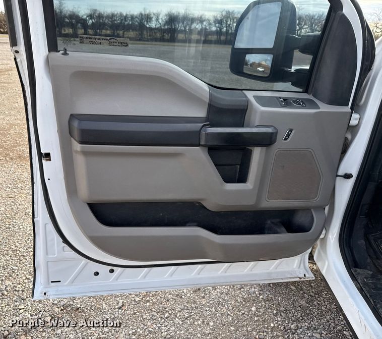 image for item HI9377 2017 Ford F350 Super Duty XL flatbed pickup truck