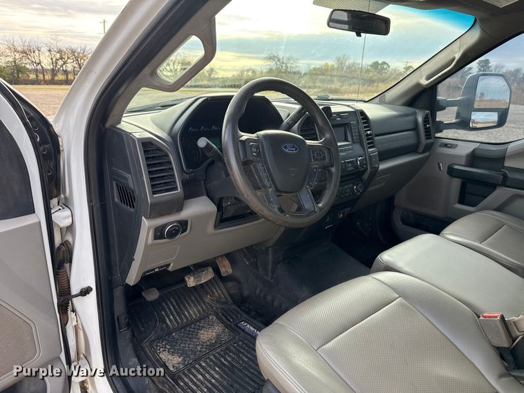 image for item HI9377 2017 Ford F350 Super Duty XL flatbed pickup truck