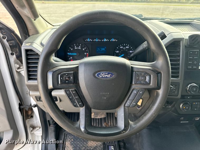 image for item HI9377 2017 Ford F350 Super Duty XL flatbed pickup truck