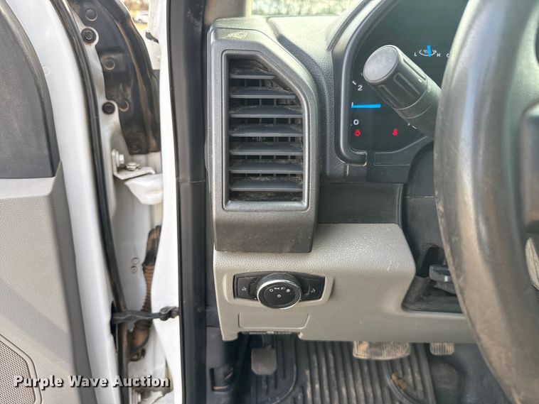 image for item HI9377 2017 Ford F350 Super Duty XL flatbed pickup truck