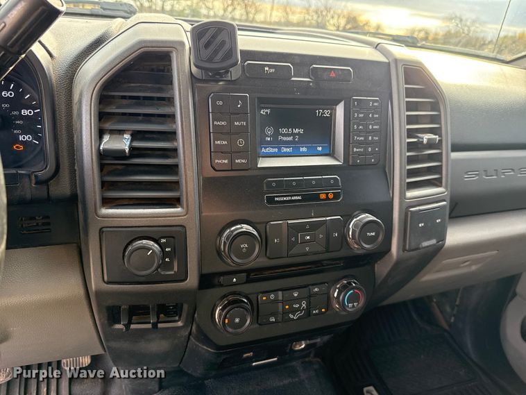 image for item HI9377 2017 Ford F350 Super Duty XL flatbed pickup truck