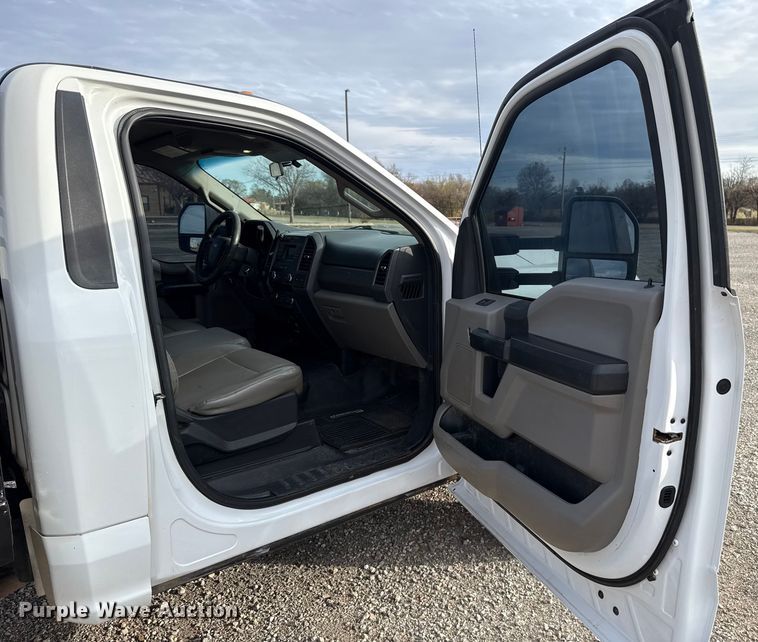 image for item HI9377 2017 Ford F350 Super Duty XL flatbed pickup truck